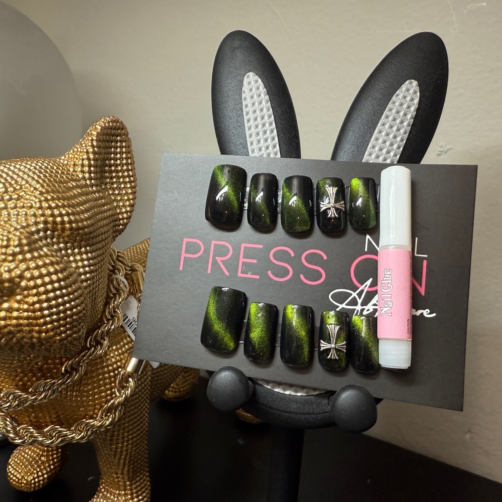 Green and Black Press-On Nails with Glue